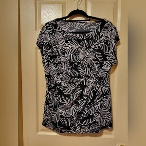 Lane Bryant Blank & Tan Cap Sleeve Blouse Palm Leaf Design - Excellent Condition